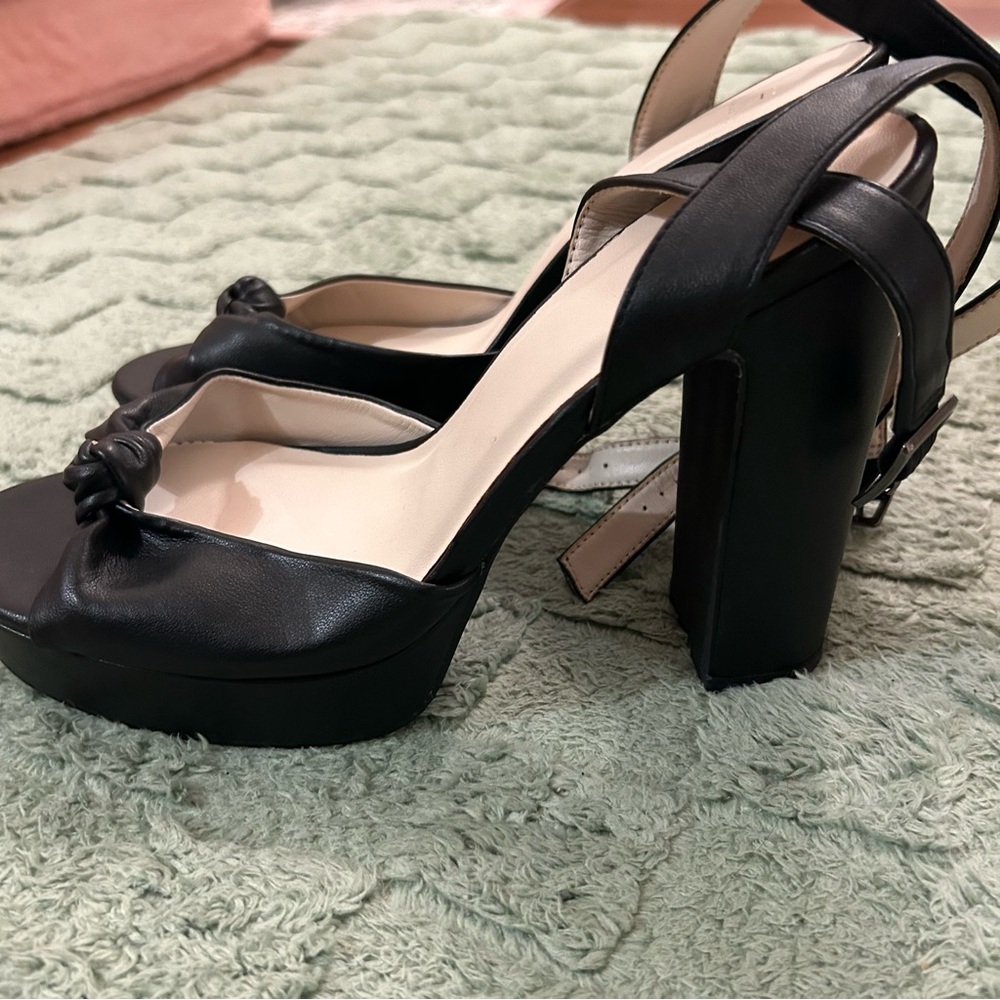 Halston Heels, Size 7.5 Heels Never Worn - Picture 4 of 4